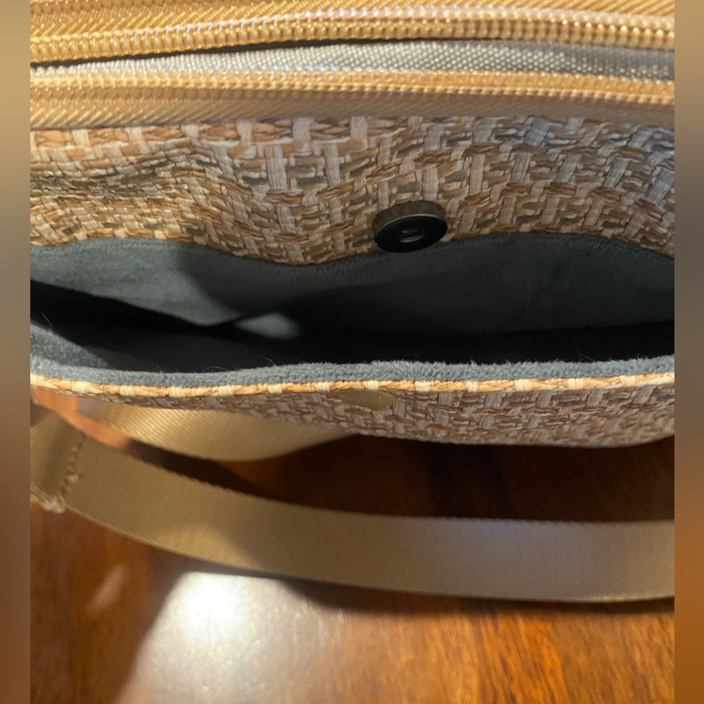 IHKWIP Tan Woven Design Crossbody Bag - Picture 4 of 9